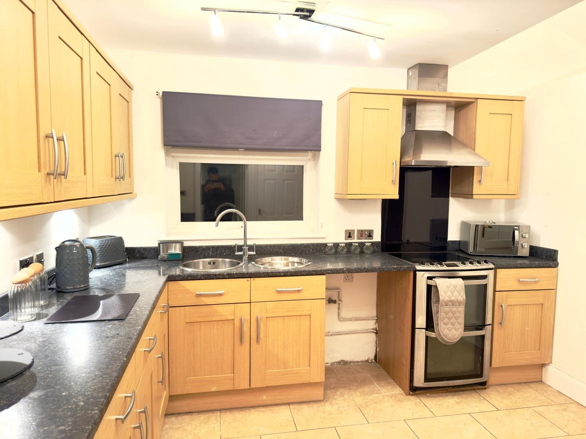 Rnm - Business Professionals Ready, Cost Effective For Large Stays! 3 Bedroom Lounge, Private Access & Entire Place, Kitchen & Washroom With Amenities, Smart Tv, Easy Access, Fast Wifi, Large Driveway, Great Transport Links, Near Worcester Hospital A Экстерьер фото