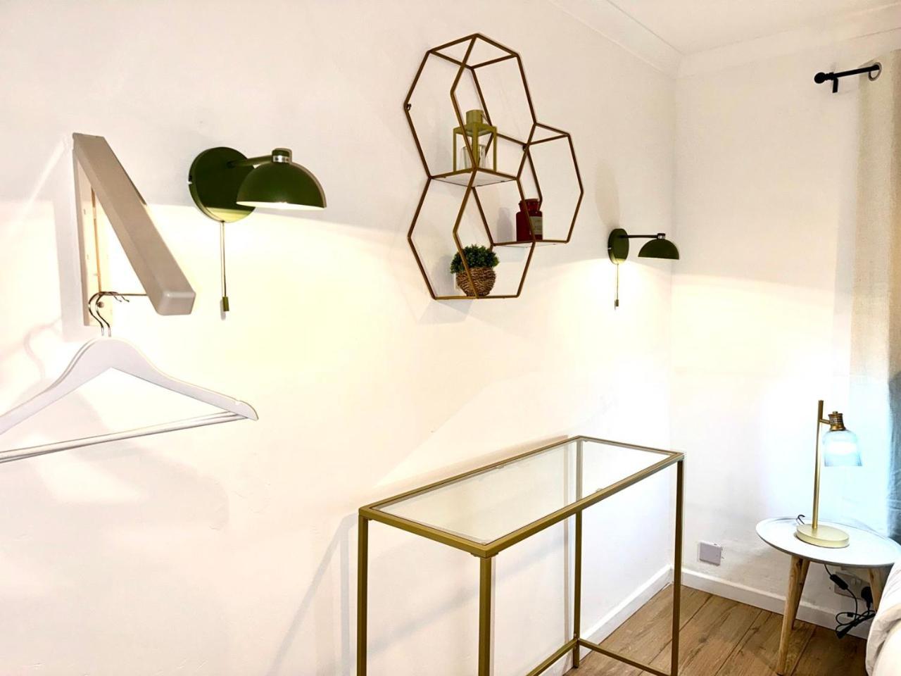 Rnm - Business Professionals Ready, Cost Effective For Large Stays! 3 Bedroom Lounge, Private Access & Entire Place, Kitchen & Washroom With Amenities, Smart Tv, Easy Access, Fast Wifi, Large Driveway, Great Transport Links, Near Worcester Hospital A Экстерьер фото