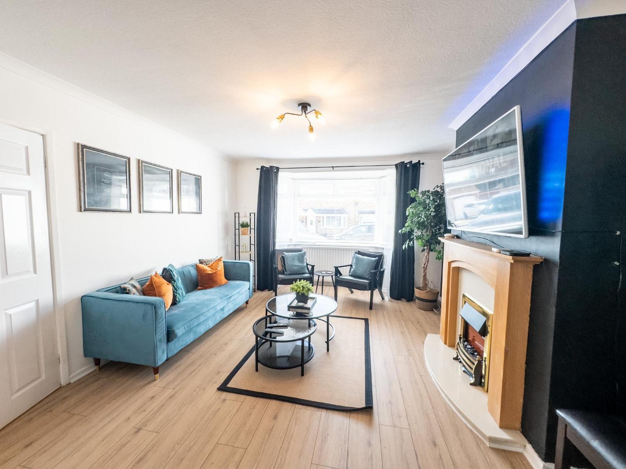 Rnm - Business Professionals Ready, Cost Effective For Large Stays! 3 Bedroom Lounge, Private Access & Entire Place, Kitchen & Washroom With Amenities, Smart Tv, Easy Access, Fast Wifi, Large Driveway, Great Transport Links, Near Worcester Hospital A Экстерьер фото